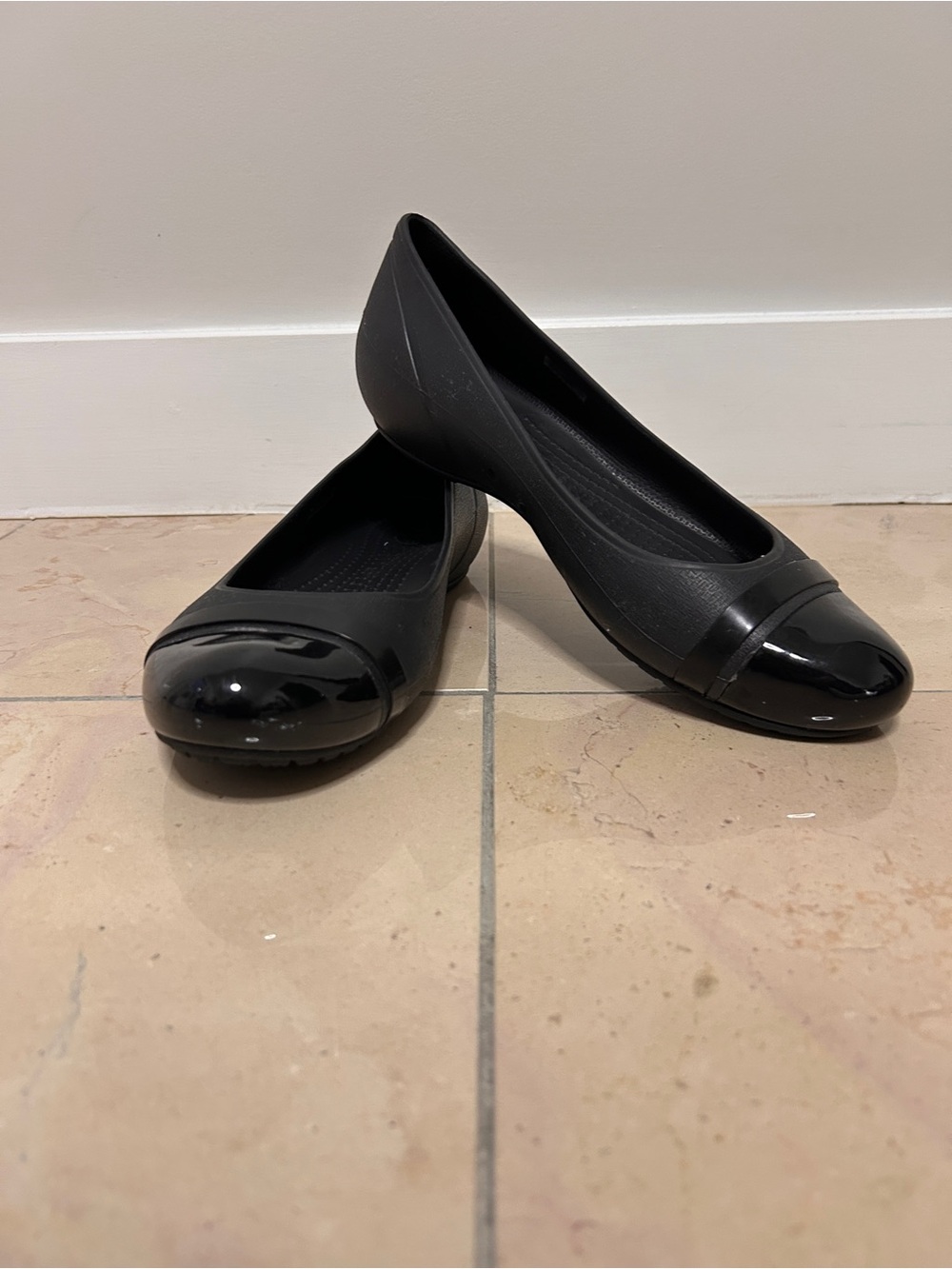 CROCS Women's Black Ballet Flats with Glossy patent Cap Toe Size 11 Slip On